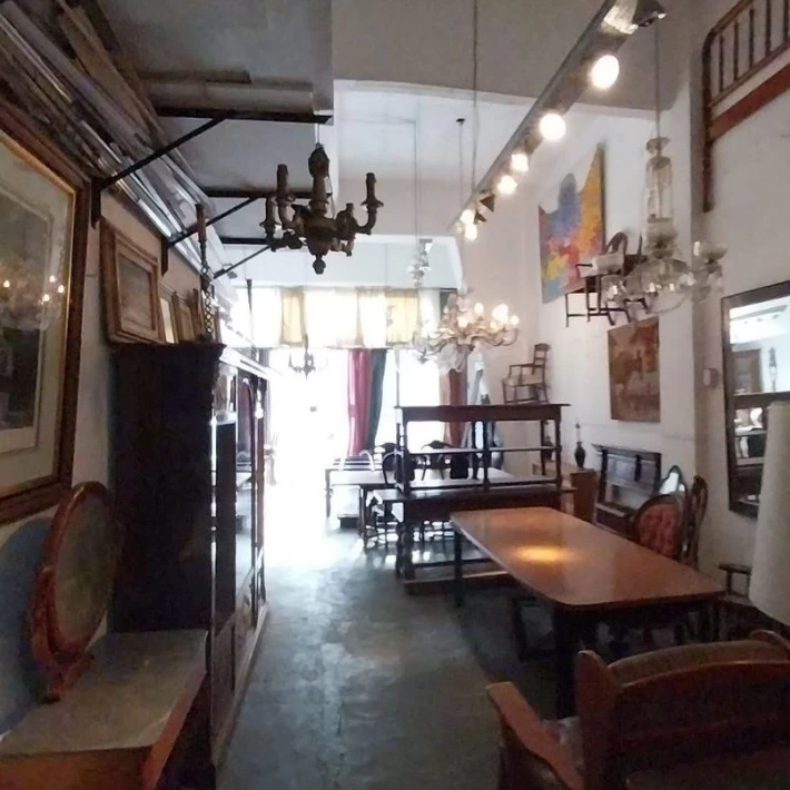 VENTA AMPLIO LOCAL CON DEPÓSITO Y PATIO EXCLUSIVO.