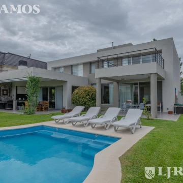 Casa con 4 dormitorios  en venta en Los Castores - Nordelta