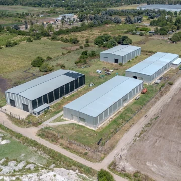 Venta - Predio Industrial - Pilar - 20.000m2 totales. 7.500m2 cubiertos en 4 naves.