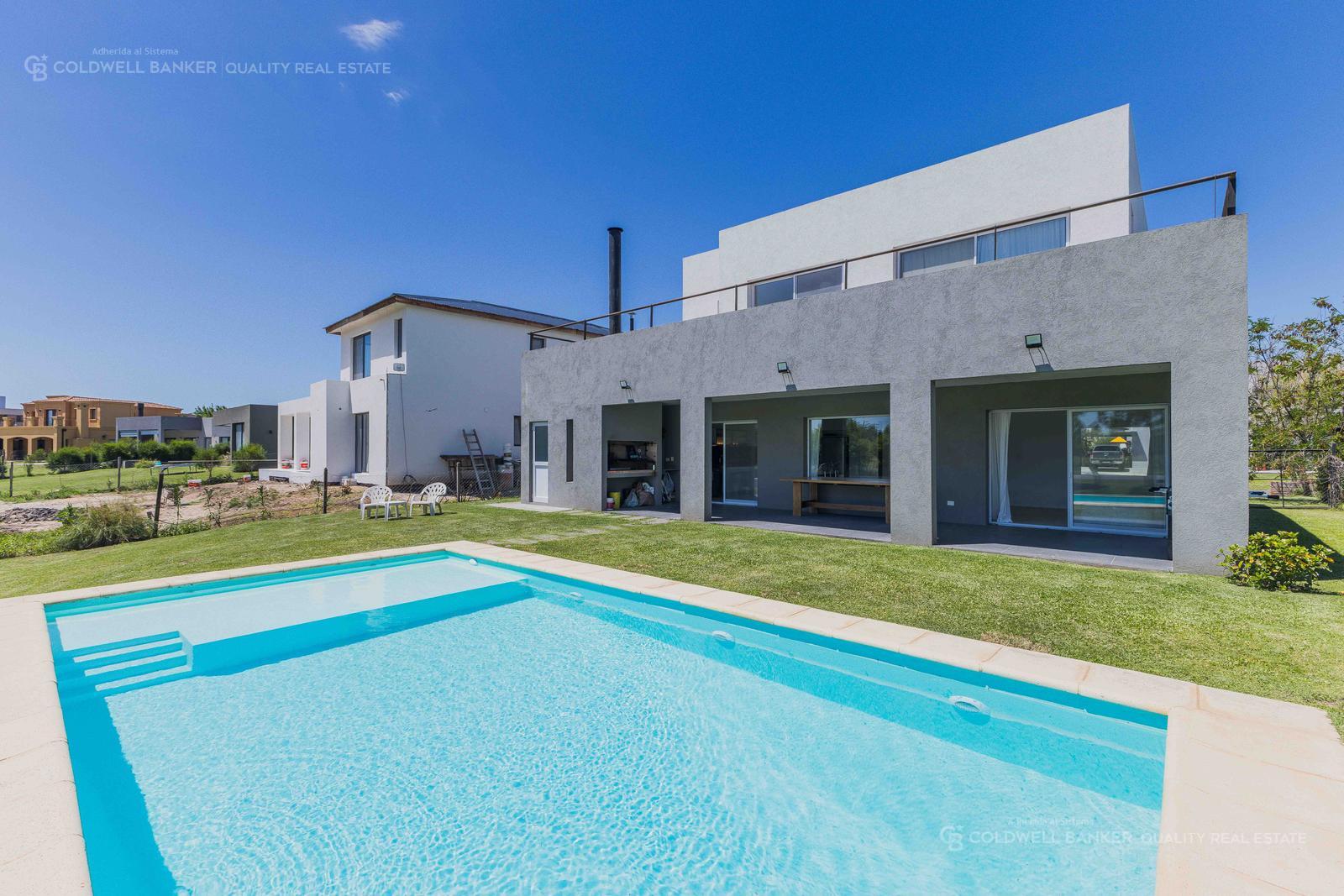 CASA | 4 AMBIENTES | PILETA | VISTA AL LAGO | GALERÍA CON PARRILLA | EL CANTÓN ISLAS - Principal