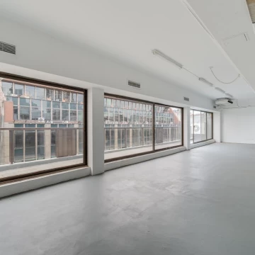 Amplias oficinas en 2 plantas en Venta - Retiro