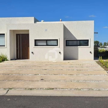 Casa  en Venta en Santa Elisa, Pilar del Este, Pilar