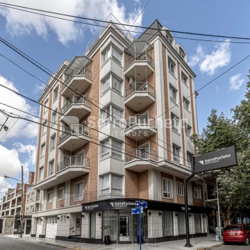 Venta departamento 3 ambientes con terraza exclusiva y cochera en Ramos Mejía.
