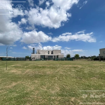 LGN - Lote a laguna en Villalobos 345