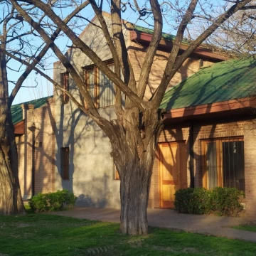 Casa en venta 5 ambientes en Florencio Varela con pileta Apto crédito