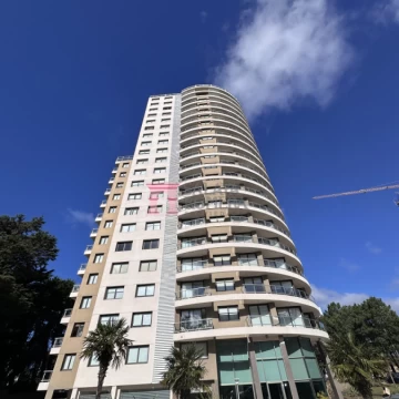 En venta apartamento con excelente vista, de 3 dormitorios en Roosevelt.