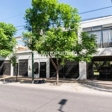 Venta casa 7 ambientes con gran lote y local comercial a metros de Av. Santa Rosa, Ituzaingó