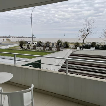Unidad 107 – Vista al Río y renta inmediata en la Rambla de Colonia