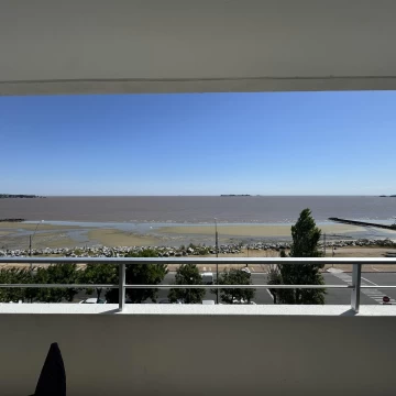 Apartamento en Venta Frente al Río en Colonia | Terraza con Parrilla y Cochera