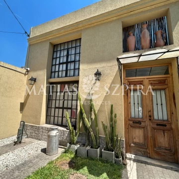 Venta casa 5 ambientes  en Villa Luzuriaga