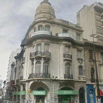 1 - Edificio en block sobre 18 de Julio Centro