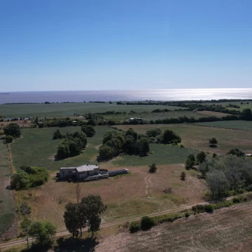 Chacra con casa(a reciclar) de 5 has a 10 minutos de Colonia del Sacramemnto