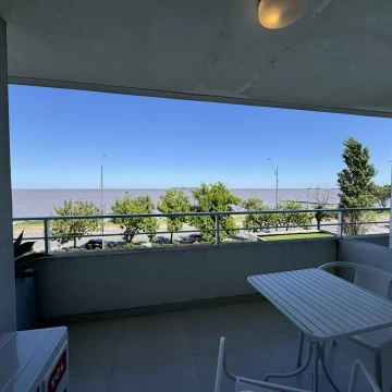 ¡Venta de monoambiente con vista al Rio! Colonia