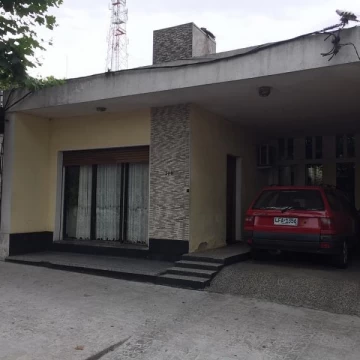 Dr. Daniel Fosalba 370- Casa a pasos de la playa