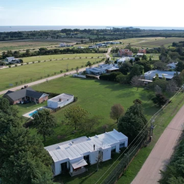 Casa en venta en zona alta con mucho confort, Colonia, Uruguay