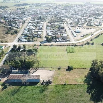 Ombúes de Lavalle- Galpón próximo a planta urbana