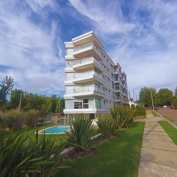 Apartamento en venta en  Rambla Costanera  1° piso