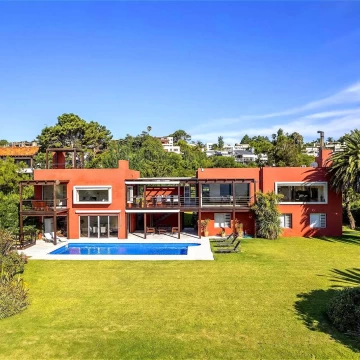 Escpectacular casa con vista panorámica en el Lomo de Punta Ballena