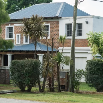 Casa de 4 dormitorios a pasos de la rambla costanera