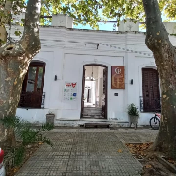 Casa de época en venta en Colonia a metros de calle principal