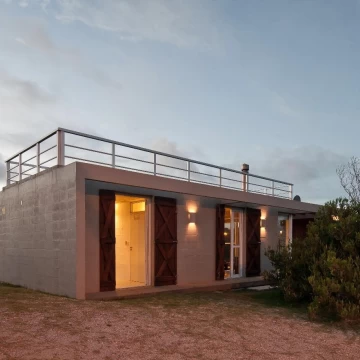 2 hermosas casas a metros del Mar! Ideal para proyectos!