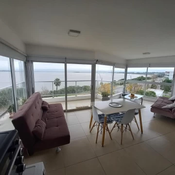 Apartamento en venta con espectacular vista panorámica sobre Rambla Costanera
