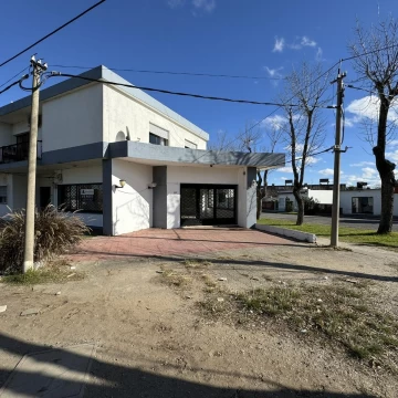 Local comercial sobre Av José P. Varela- VENTA Y ALQUILER