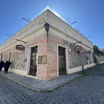 Edificio comercial en Colonia(barrio histórico)