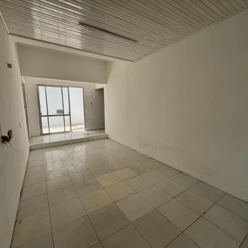 Local a pasos de Gral Flores(Colonia)
