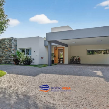 Casa en venta en Los Puentes, Luján