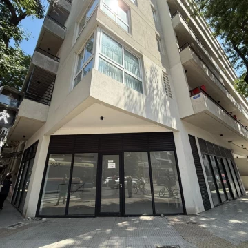 Excelente local en esquina - Recoleta - 184 m2