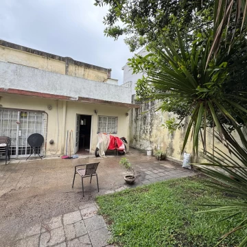 Casa con lote propio en Saenz Peña