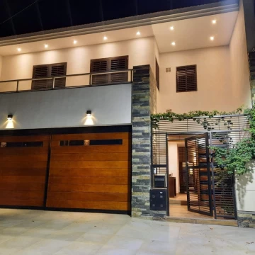 Casa de Categoría en Quinta Sección + Oficina/Departamento Independiente