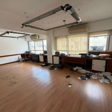 Oficina en alquiler - 100 m2 - excelente ubicación.