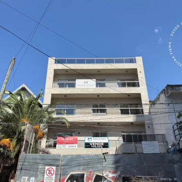 Departamento en venta de 3 ambientes con cochera y terraza privada - Villa Ballester Centro