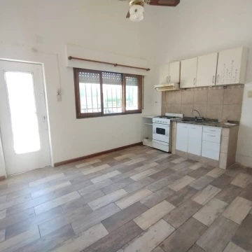 Casa en Venta y Alquiler en Gualeguay al 600 Reciclada a nuevo