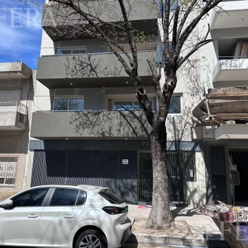 Venta piso 4 ambientes con balcón en Liniers