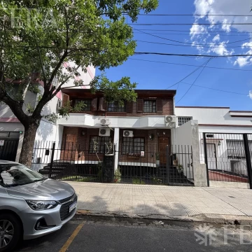 Venta Duplex 4 ambientes con cochera y patio en Floresta