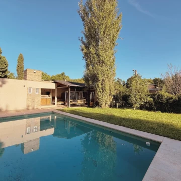 Cimarron 2700 - Terreno En Esquina De 450 M2 Con Quincho, Pileta y Deposito En Venta - Funes