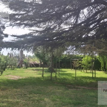 Casa en venta en Salto de las Rosas con local comercial y 2 viviendas en esquina estratégica