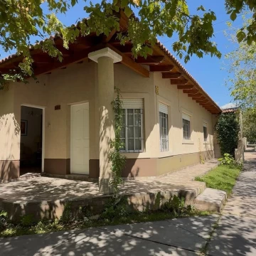 Casa céntrica en venta ideal para familia en esquina, sobre avenida 9 de Julio