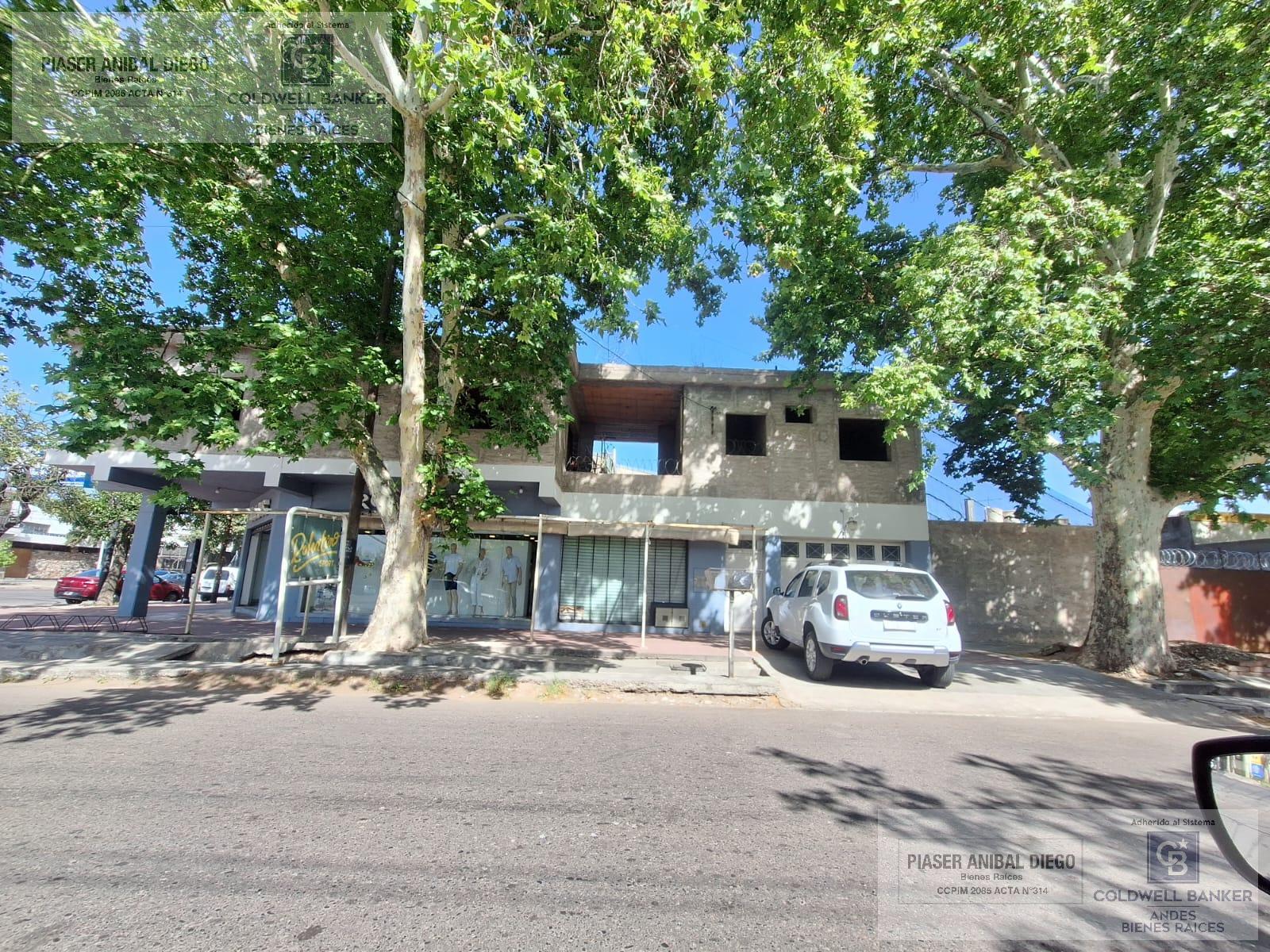 Locales comerciales en venta, en esquina, sobre Av. Mitre. Renta inmediata - 2