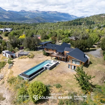 VENTA | Casa 370 m2 con pileta sobre lote de 2.100 m² Peñón de Lolog San Martin de Los Andes