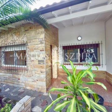CASA EN VENTA 4 AMBIENTES CON COCHERA EN ITUZAINGO
