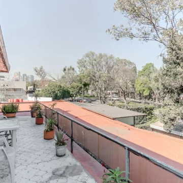 Casa en venta en Lomas Altas 4 recámaras de 596