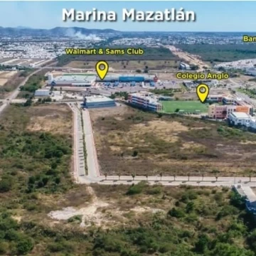 Lotes de uso Mixto en Calle Quinta Avenida en Marina Mazatlán 