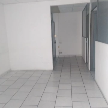 Oficina en venta en edificio con vigilancia