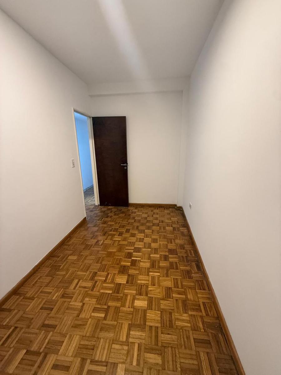 Segundo Dormitorio hacia pasillo