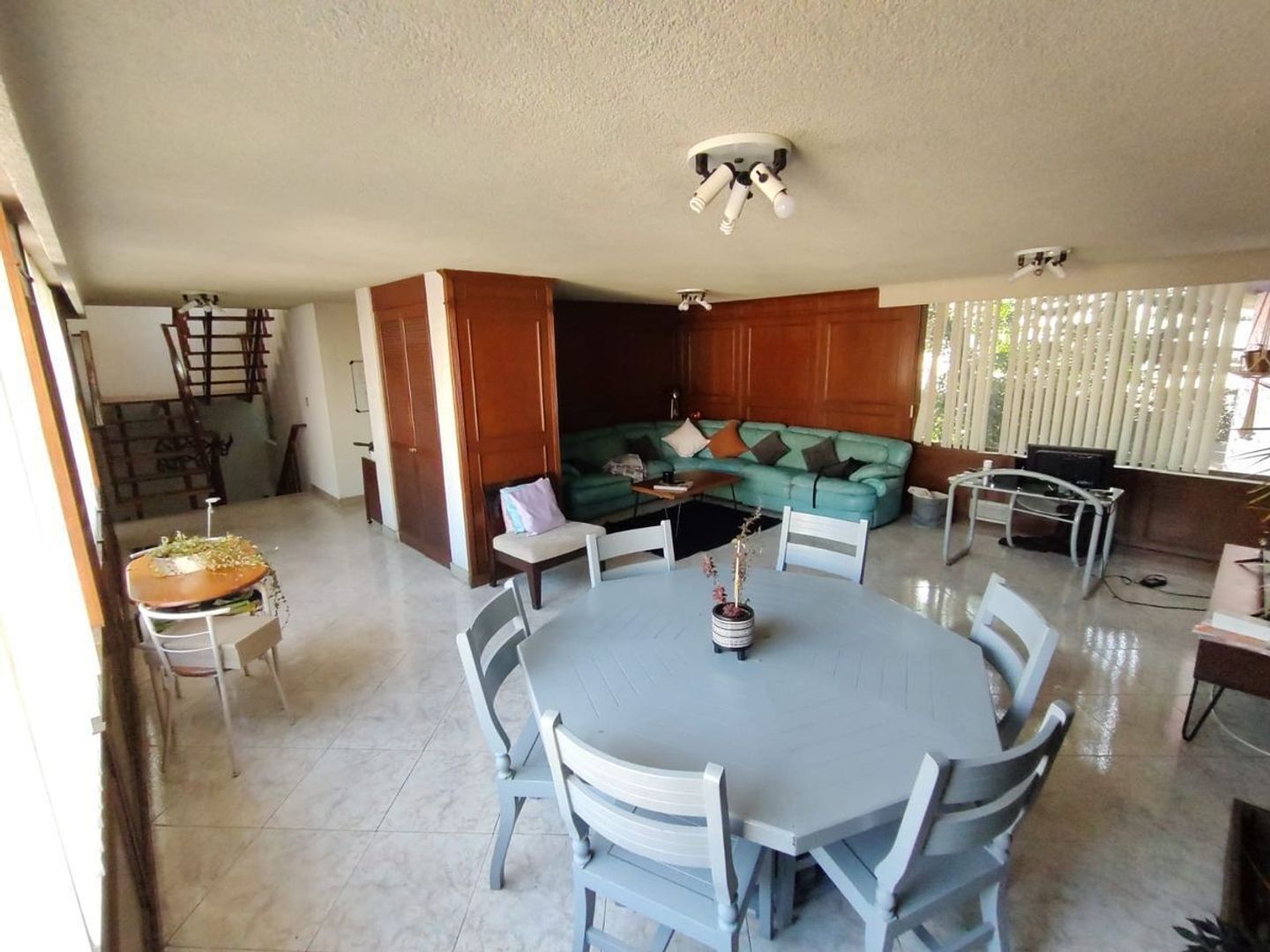 Cocina con espacio para desayunador