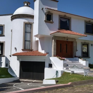 Casa en Venta, 4 recamaras en el Club de Golf los Encinos